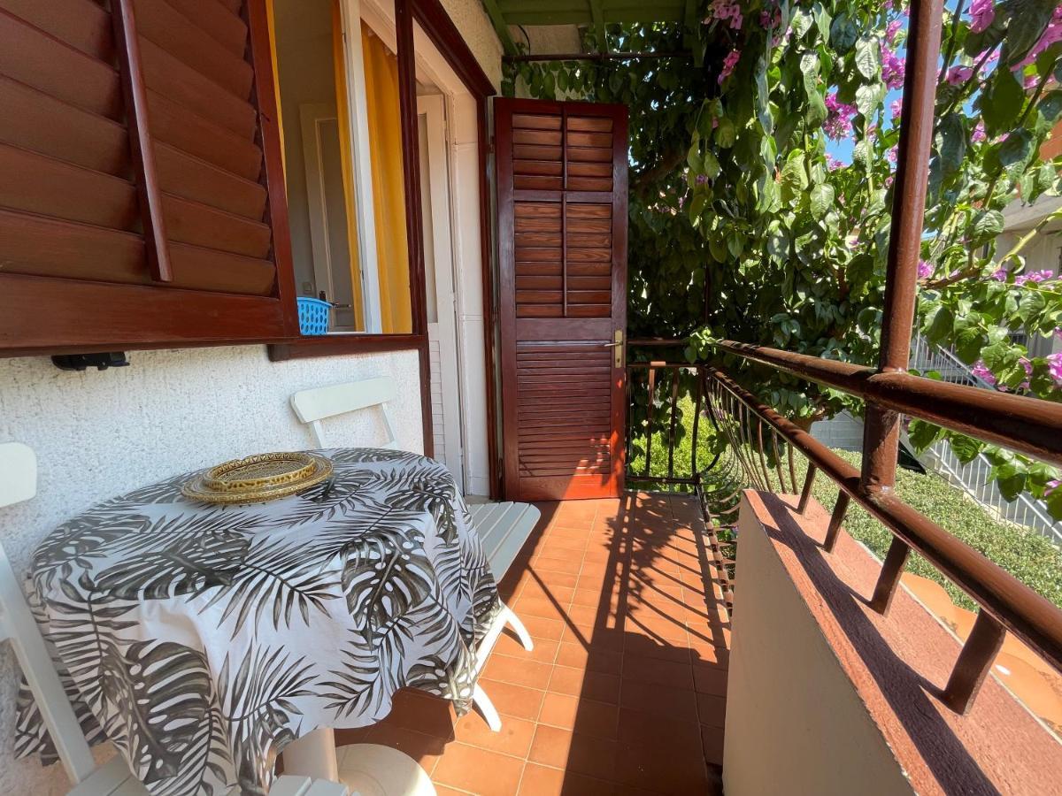 Hvar Guesthouse - Double Bedroom With Private Bathroom Jelsa  Exteriör bild
