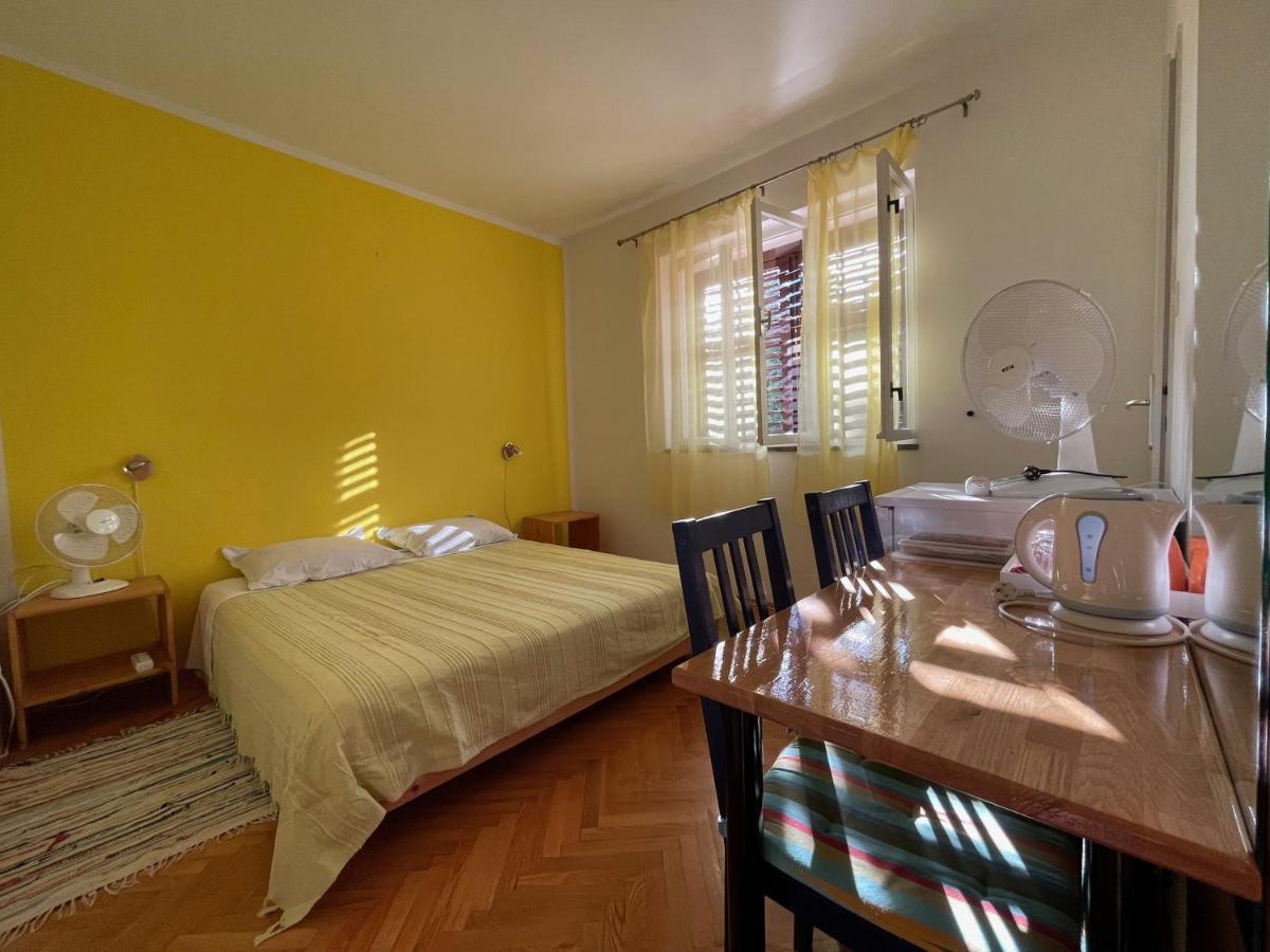 Hvar Guesthouse - Double Bedroom With Private Bathroom Jelsa  Exteriör bild