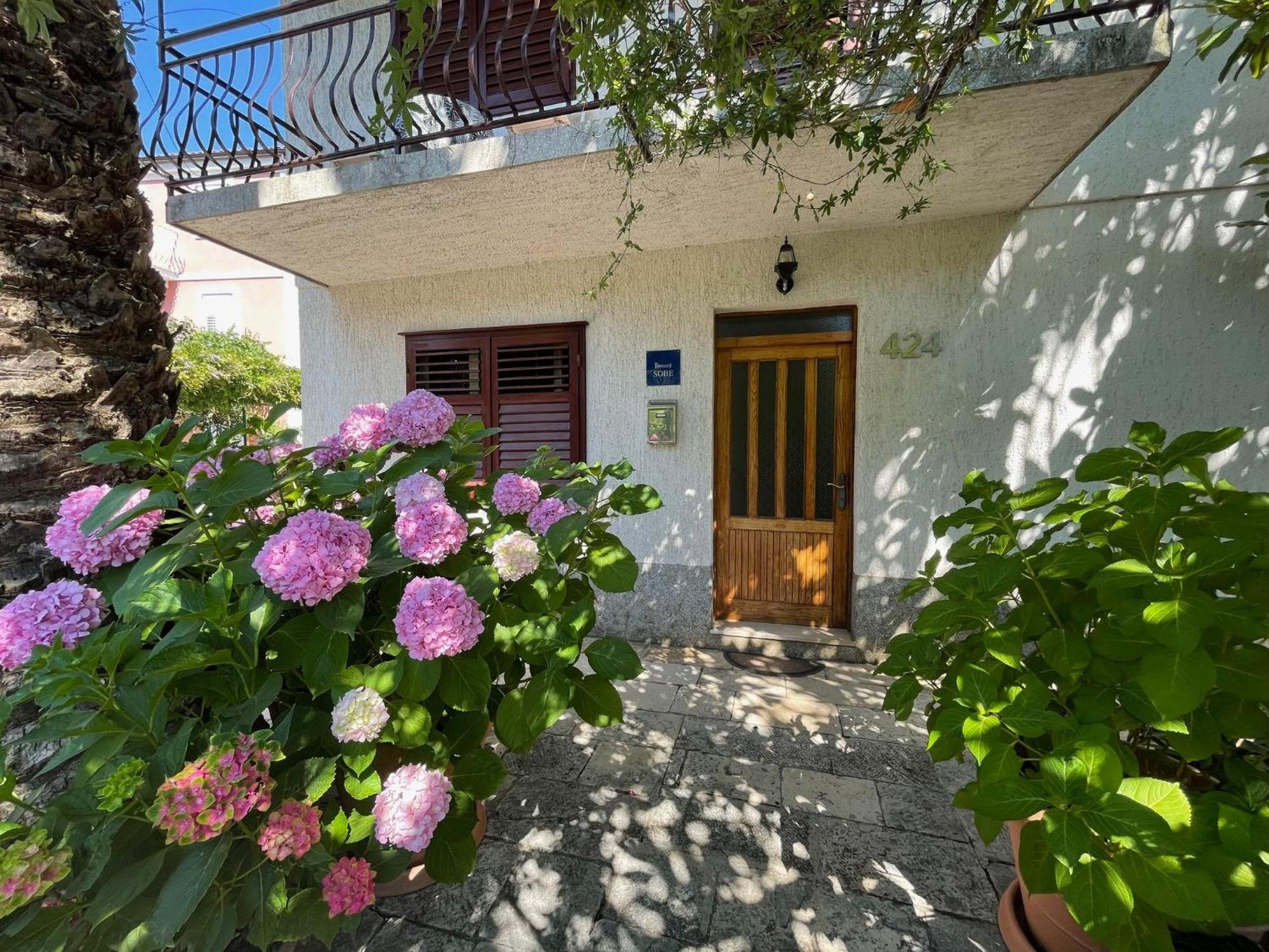 Hvar Guesthouse - Double Bedroom With Private Bathroom Jelsa  Exteriör bild